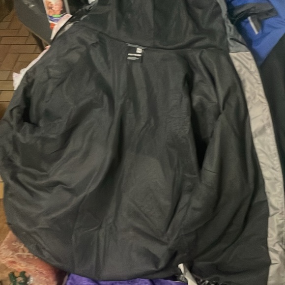 Under Armour Black and Gray Performance Jacket - Picture 12 of 16